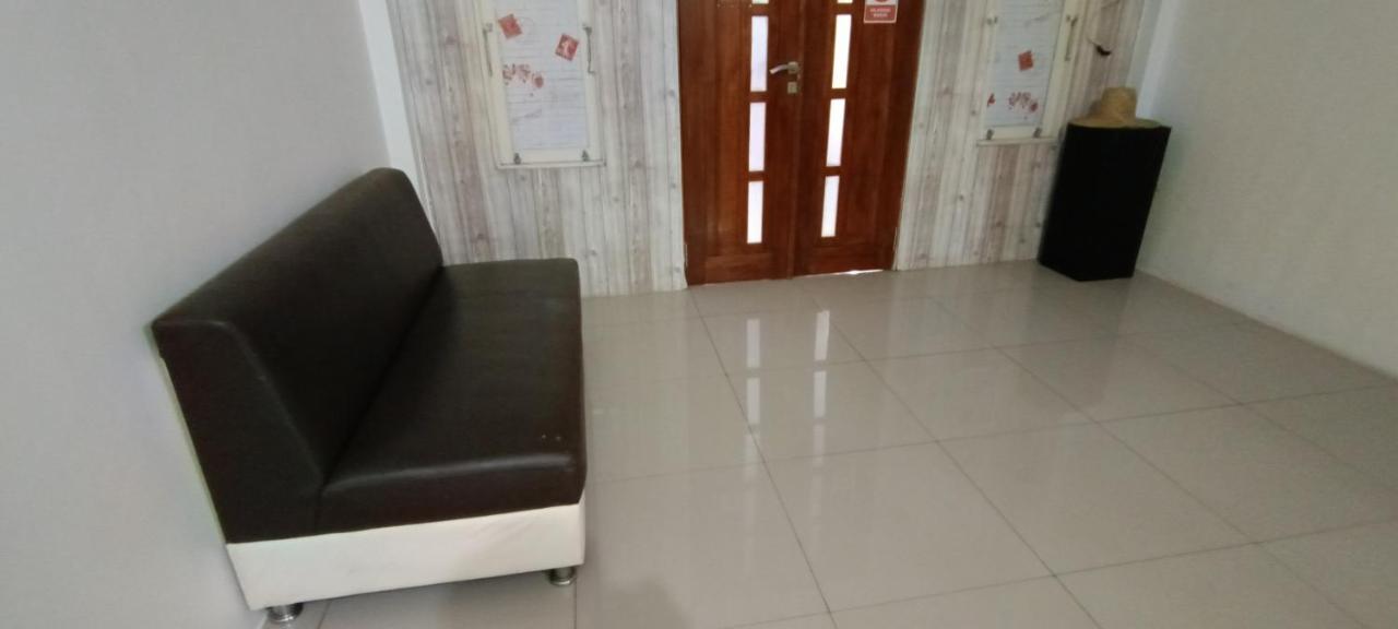 Oyo 92659 Wisma Deli Syariah Near Rsud Nene Mallomo Sidenreng Rappang Pangkadjene Exterior photo